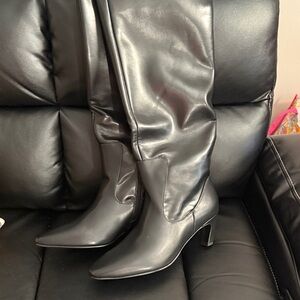 Women’s knee high zip up boots- black - sz 10